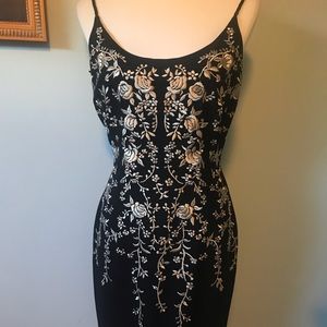 Maggy London black embroidery size 6 Dress